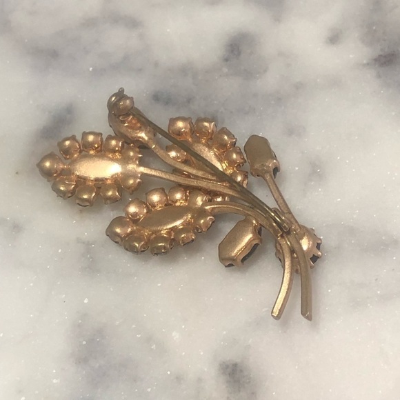 𝅺vtg ‘Juliana’ Style Ruby Red Crystal Rhinestone Brooch - Picture 3 of 3